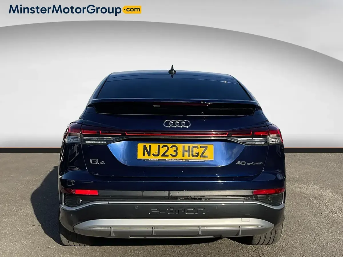Begagnad Audi Q4 e-tron S-Line 150 kW (204 HK) 2023 Blå SUV