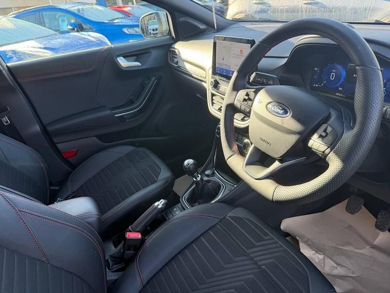 Käytetty Ford Puma ST-Line X 125 HP (91 kW) 2023 Harmaa Katumaasturi