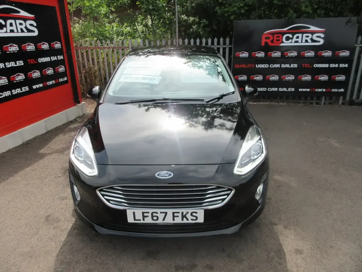 Used Ford Fiesta Zetec 70 HP (51 kW) 2017 Black Hatchback