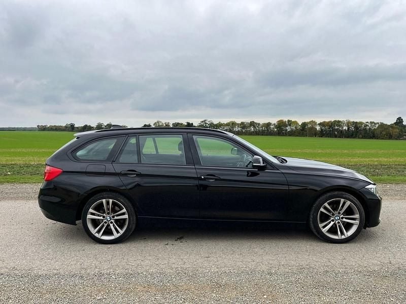 Used BMW 318 Sport Line 141 HP (103 kW) 2012 Black Estate