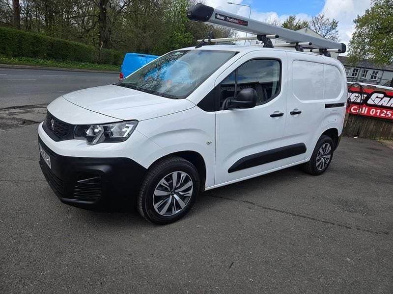 Used Peugeot Partner 131 HP (96 kW) 2021 White MPV
