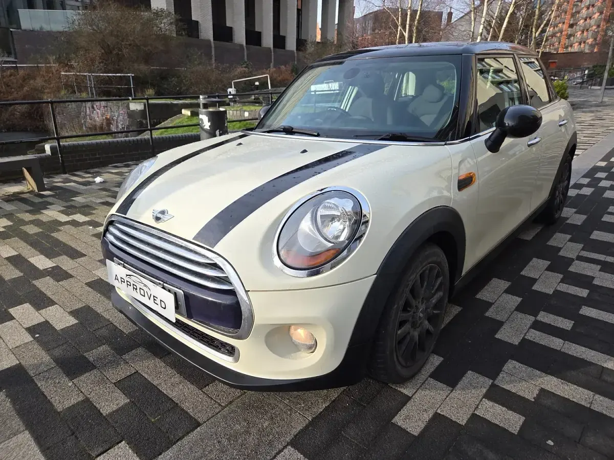 Used Mini Cooper D Hatch 2015 White Hatchback