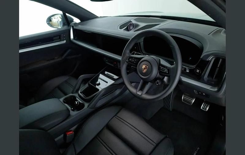 Begagnad Porsche Cayenne S E-Hybrid 512 HK (376 kW) 2025 Grå SUV