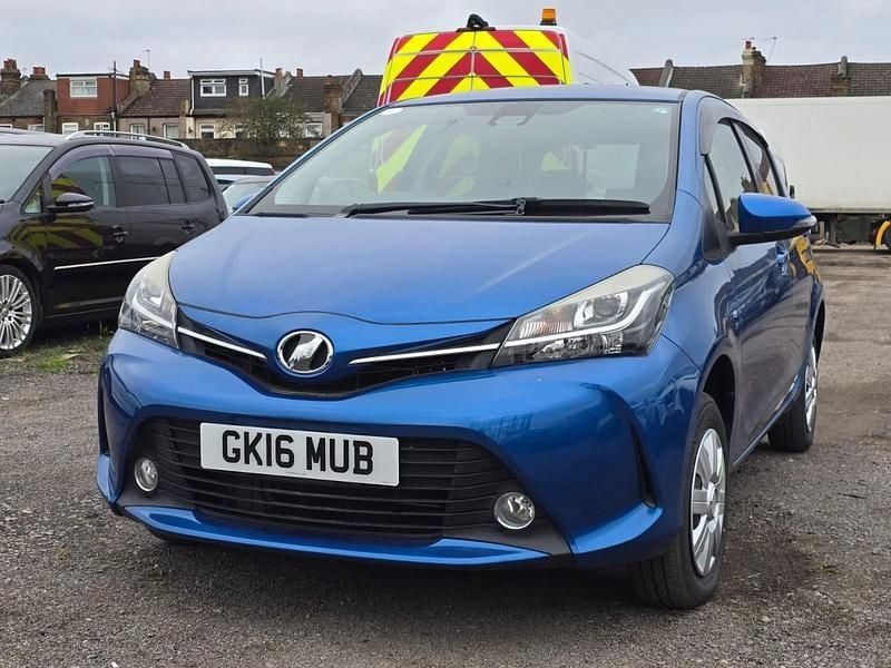 Used Toyota Yaris Design 2016 Blue Hatchback