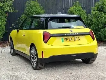 Used Mini Cooper Classic 135 kW (184 HP) 2024 Sunny side yellow Hatchback
