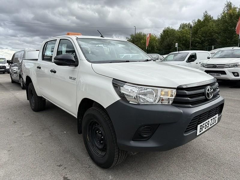 Used Toyota HiLux Active 2019 White Pickup