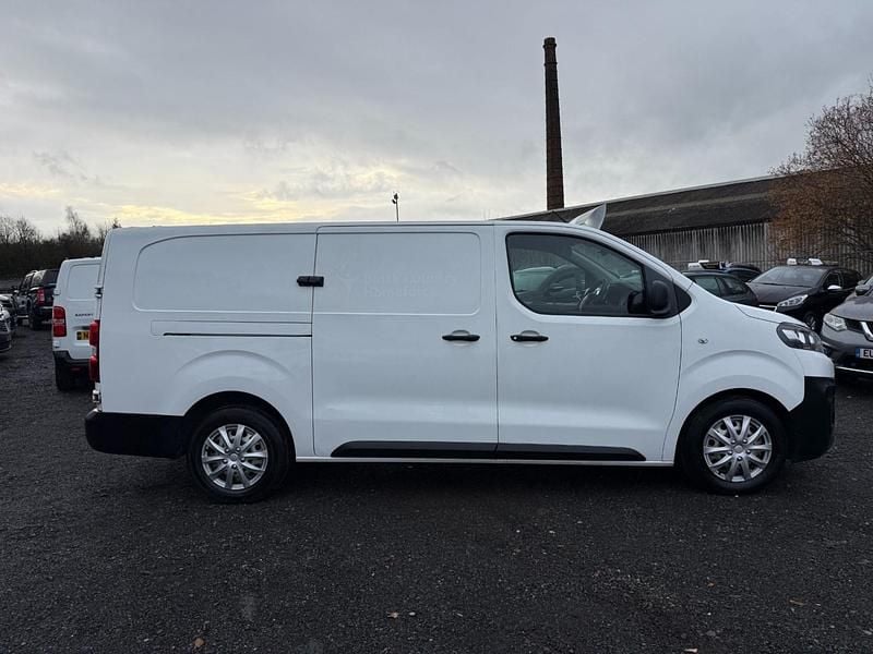 Used Citroën Dispatch 120 HP (88 kW) 2019 White MPV