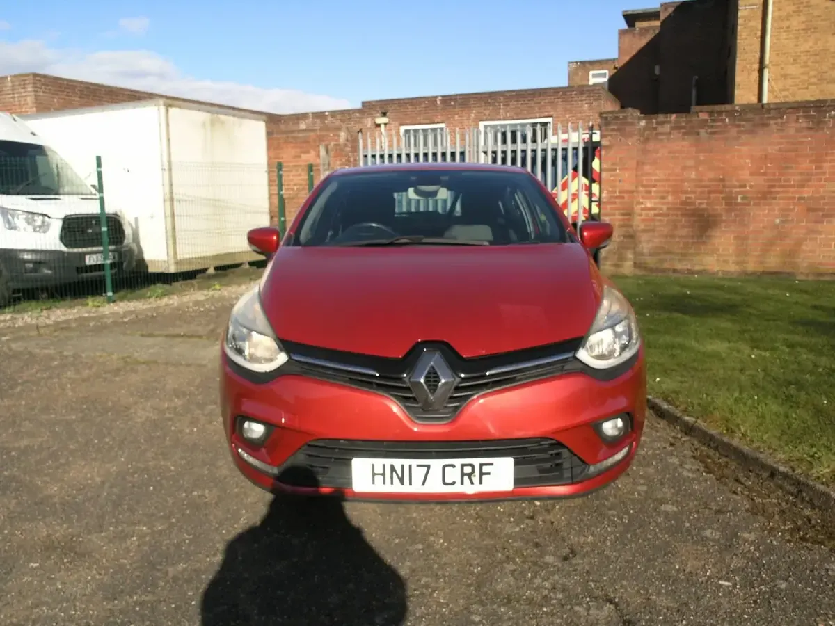 Used Renault Clio IV Dynamique 2017 Red Hatchback