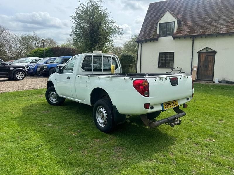 Used Mitsubishi L200 134 HP (98 kW) 2015 White Pickup