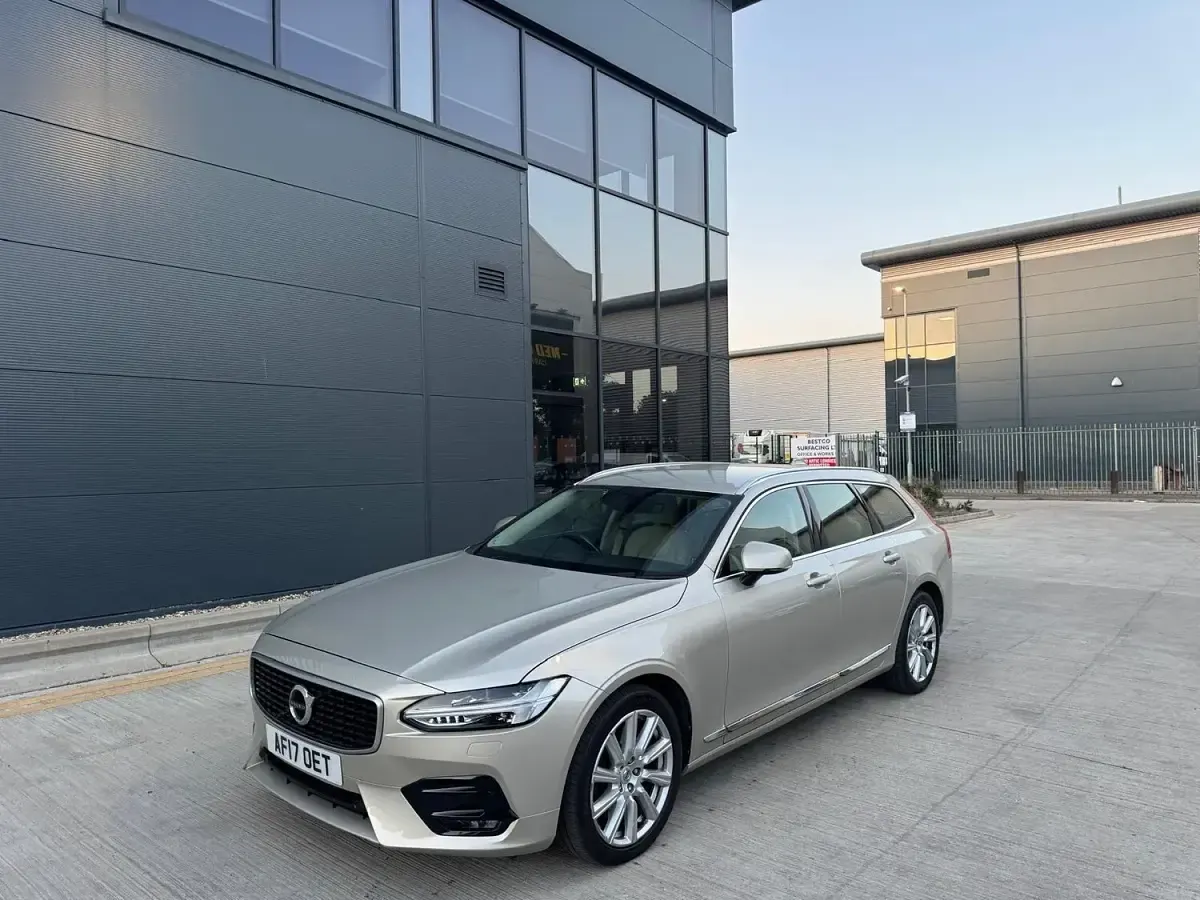 Used Volvo V90 Inscription 190 HP (139 kW) 2017 Gold Estate