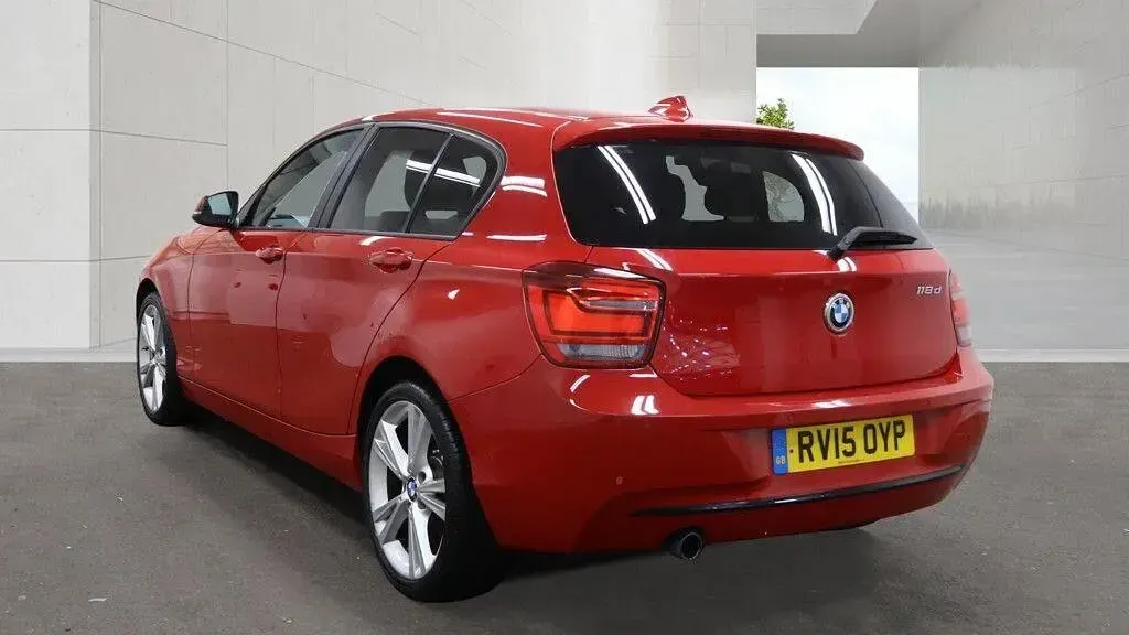 Used BMW 118 Sport Line 2015 Red Hatchback