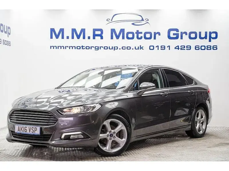 Usado Ford Mondeo Titanium 180 HP (132 kW) 2016 Cinzento Citadino