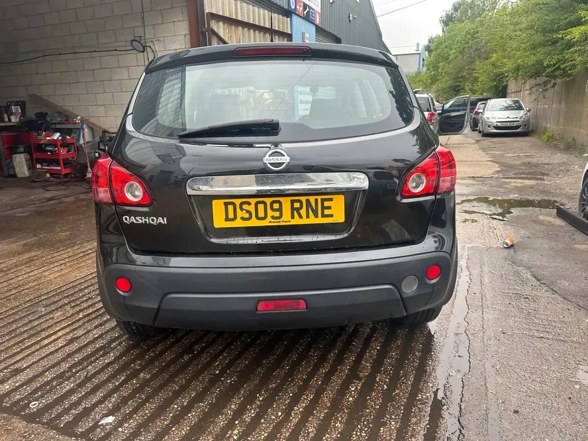 Used Nissan Qashqai Visia 114 HP (83 kW) 2009 Black SUV