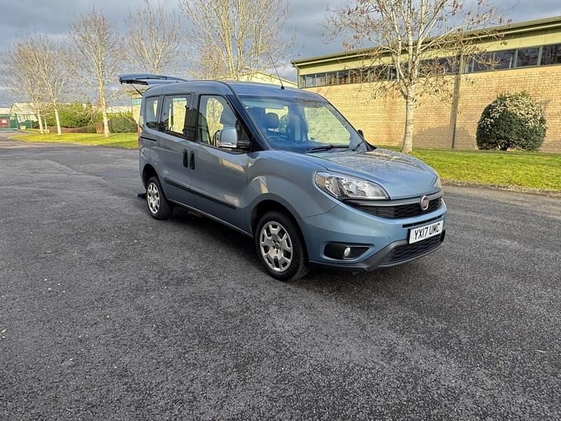 Used Fiat Doblò Easy 95 HP (69 kW) 2017 Blue MPV