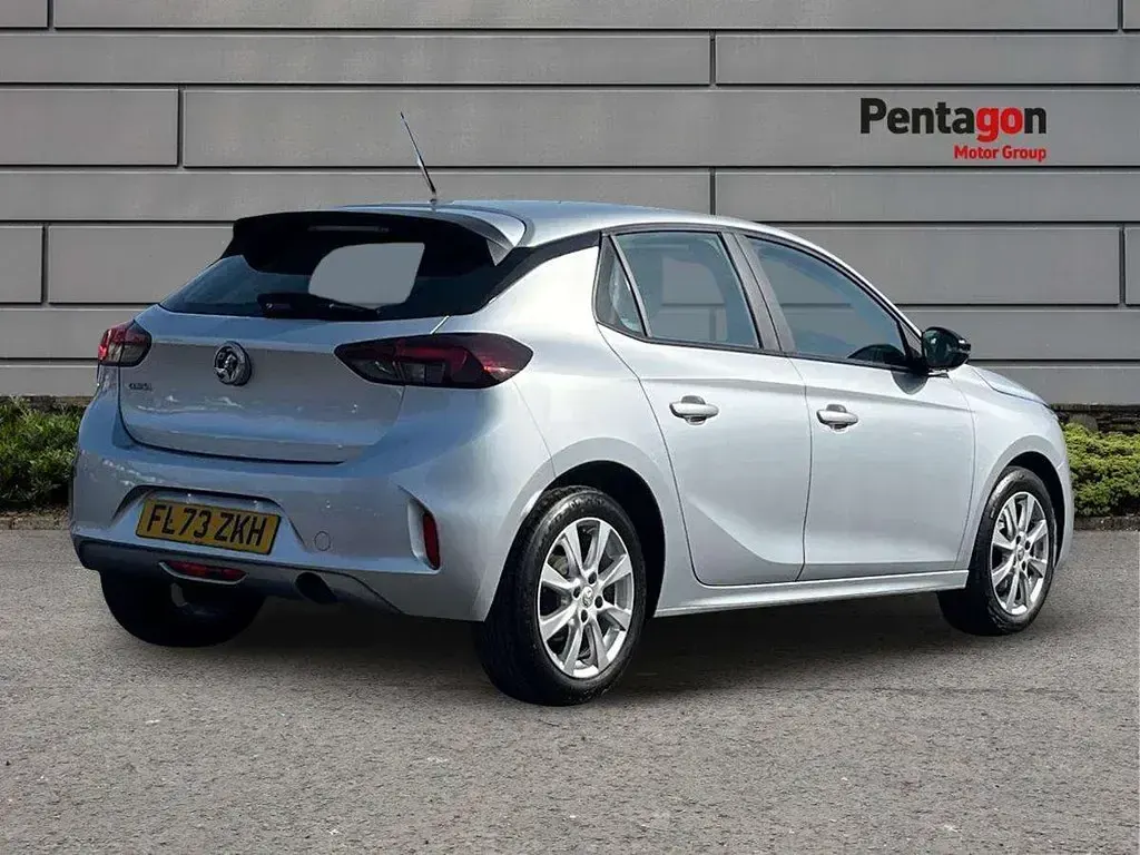 Usado Vauxhall Corsa Design Edition 99 HP (72 kW) 2023 Cinzento Citadino