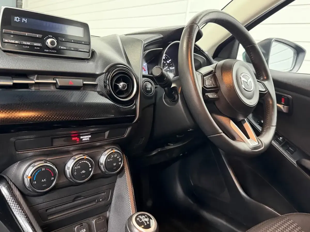 Used Mazda 2 75 HP (55 kW) 2018 Blue Hatchback