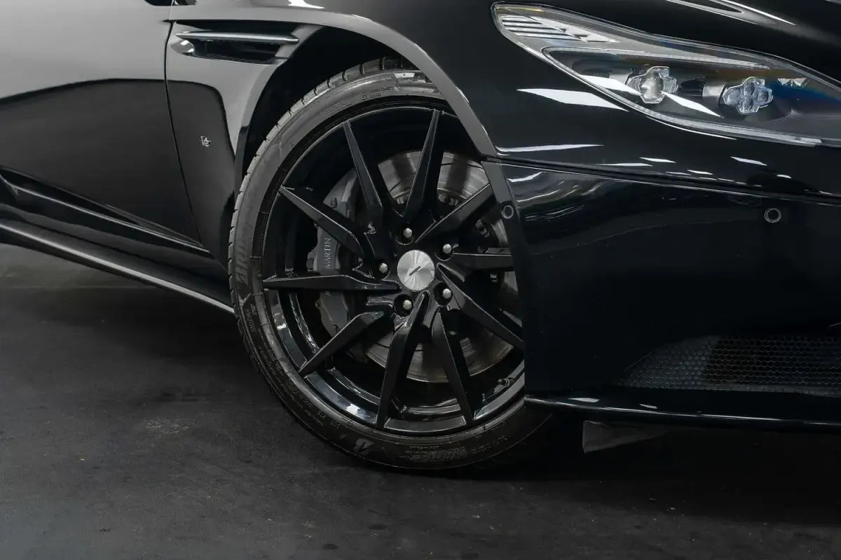 Used Aston Martin DB11 608 HP (447 kW) 2018 Black Coupe