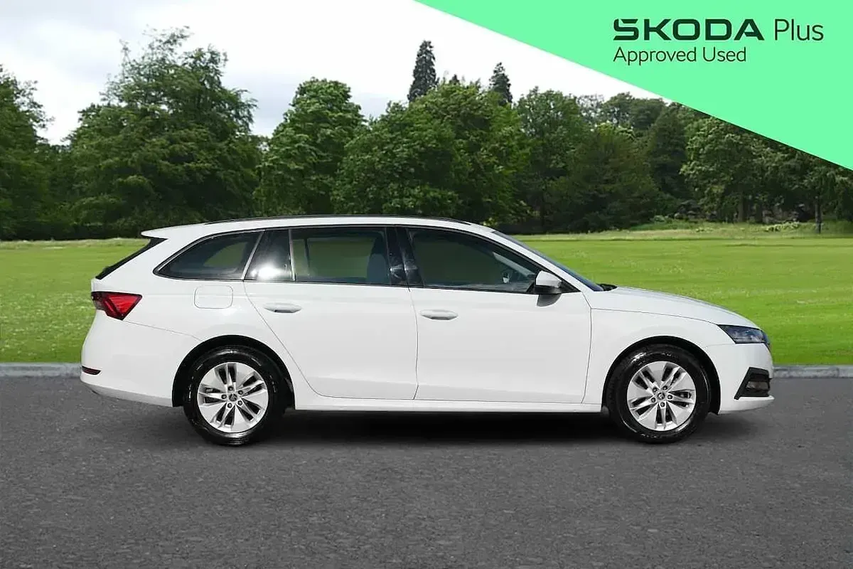 Used Skoda Octavia SE Technology 110 HP (80 kW) 2022 White Estate
