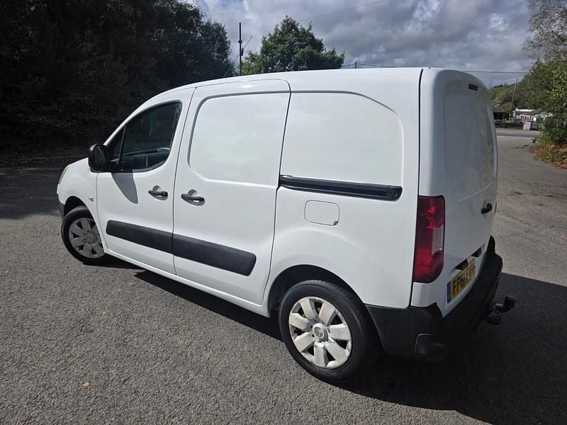 Used Citroën Berlingo 75 HP (55 kW) 2011 White MPV
