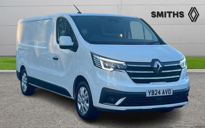 Used 2023 Renault Trafic MPV | £23,988 (Expensive) - Image 1/4