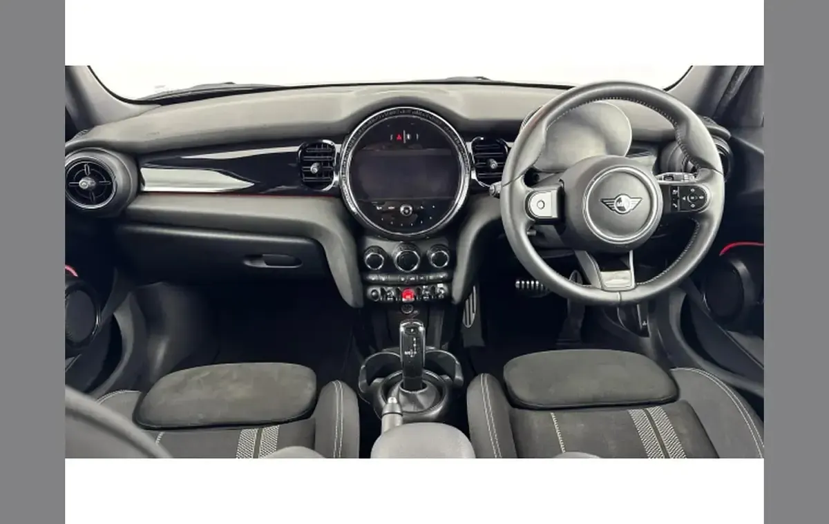 Used Mini Cooper Hatch 136 HP (100 kW) 2024 Black Hatchback