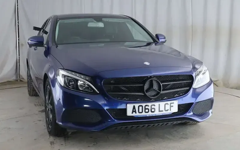 Used Mercedes C200 184 HP (135 kW) 2016 Blue Sedan