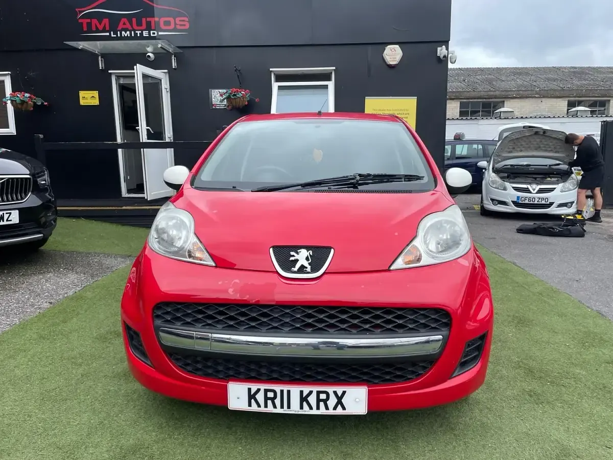 Used Peugeot 107 Sportium 68 HP (50 kW) 2011 Red Hatchback