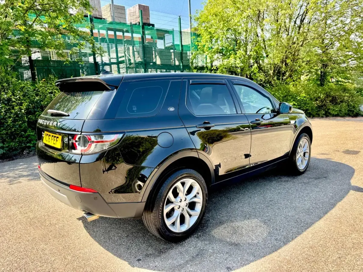 Second-hand Land Rover Discovery Sport HSE 180 CP (132 kW) 2016 Negru SUV
