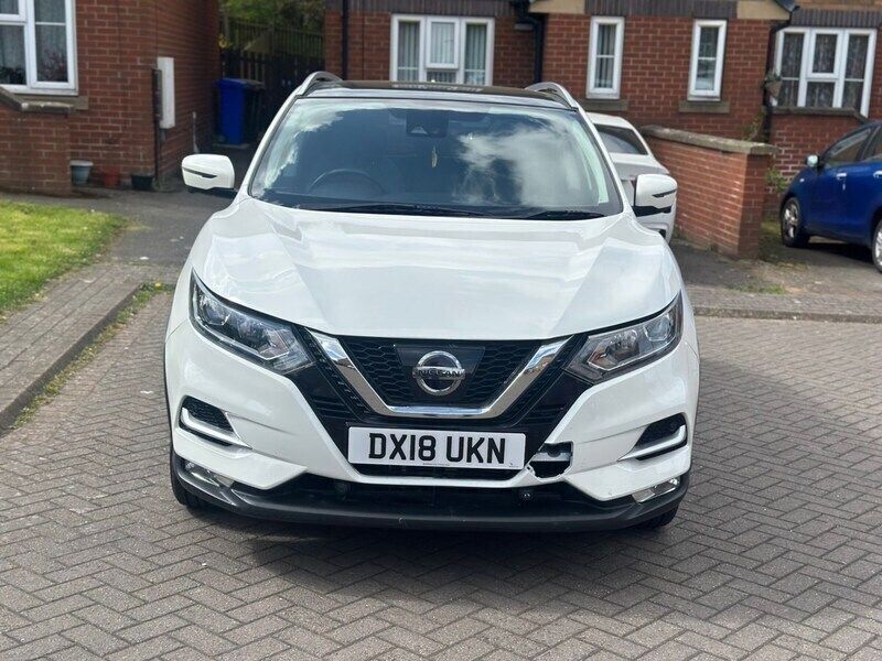 White Used 2018 Nissan Qashqai N-Connecta SUV | £7,990 (Super price) - Image 1/4