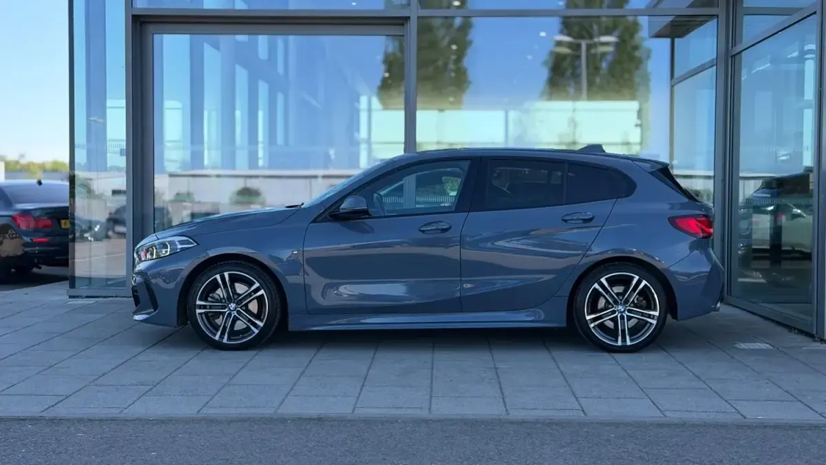 Begagnad BMW 120 M Sport 2021 Grå Halvkombi