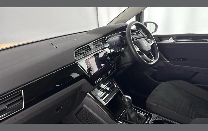 Used VW Touran SEL 150 HP (110 kW) 2024 Grey MPV