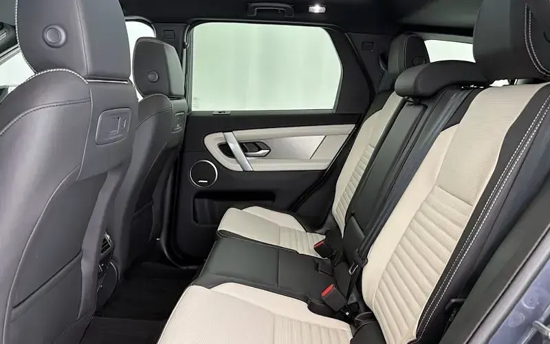 New Land Rover Discovery 5 Landmark 269 HP (197 kW) 2026 SUV