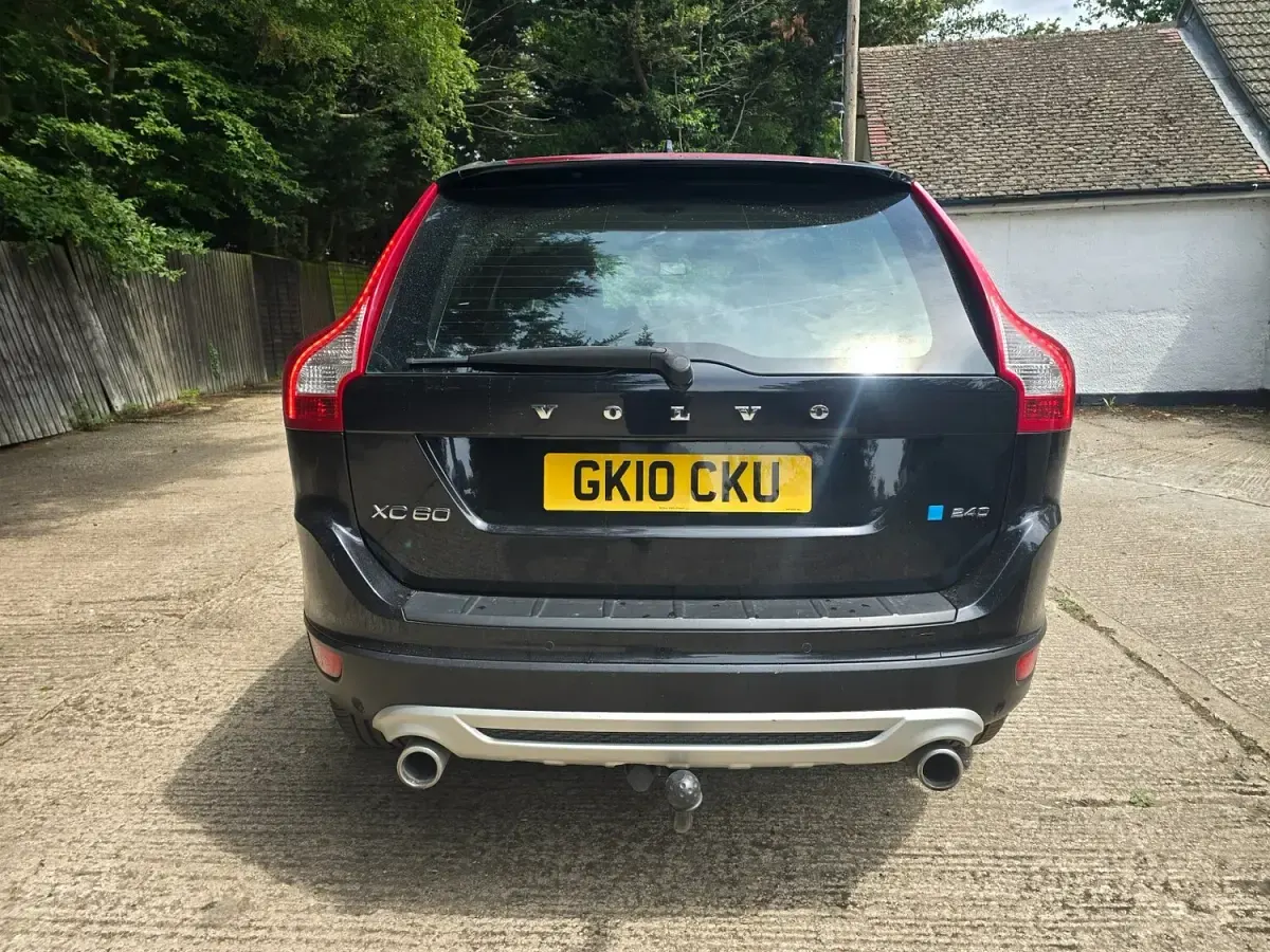 Used Volvo XC60 R-Design 175 HP (128 kW) 2010 Black SUV