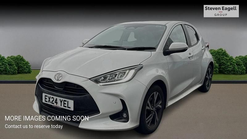 Used Toyota Yaris Hybrid Design 116 HP (85 kW) 2024 White Hatchback