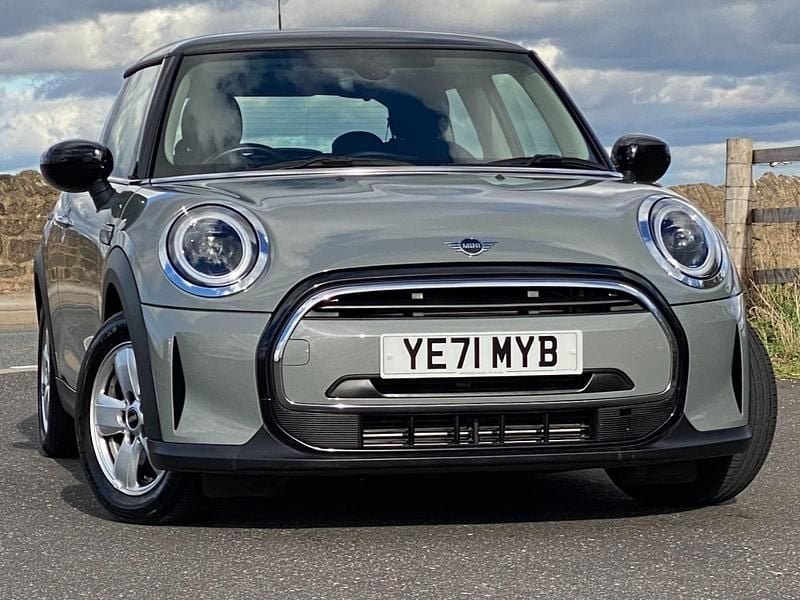 Moonwalk grey Used 2021 Mini Cooper Classic Hatchback | £14,750 (Good price) - Image 1/4