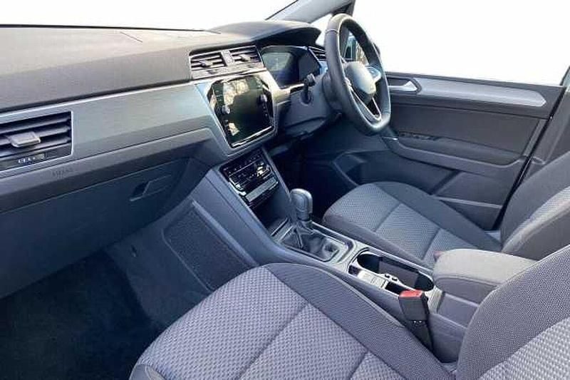 Used VW Touran Match 150 HP (110 kW) 2025 Silver MPV