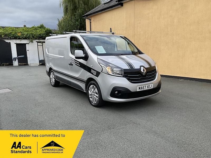 Silver Used 2017 Renault Trafic MPV | £11,995 (Fair price) - Image 1/3