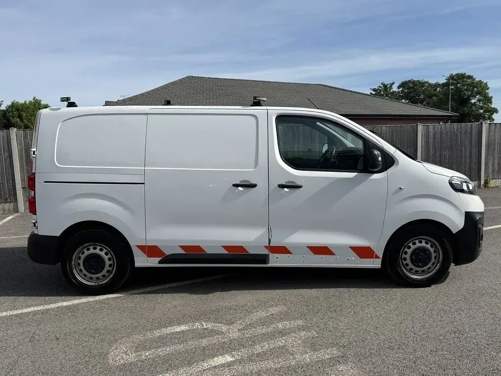 Used Vauxhall Vivaro Edition 100 HP (73 kW) 2019 White MPV