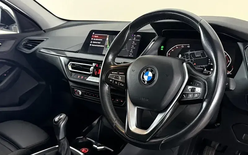 Used BMW 118 Sport Line 136 HP (100 kW) 2021 White Hatchback