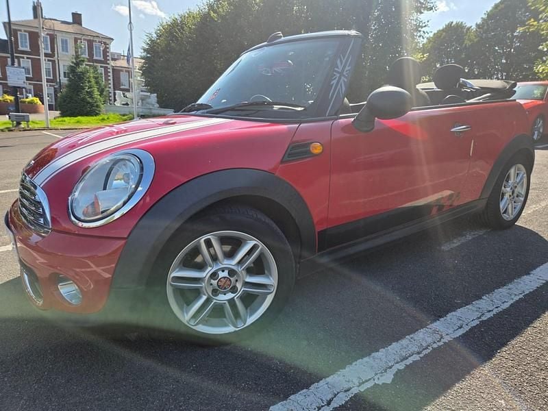 Begagnad Mini ONE 98 HK (72 kW) 2011 Röd Halvkombi