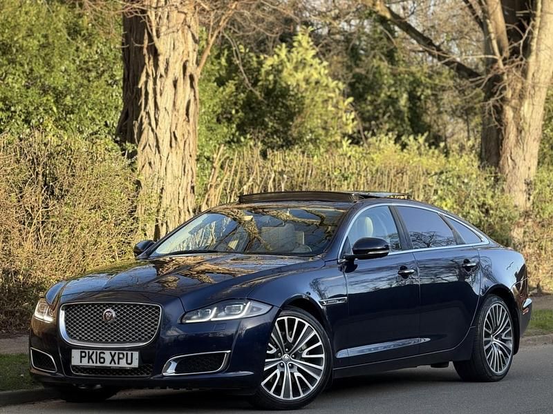 Usado Jaguar XJ 300 HP (220 kW) 2016 Azul Sedan