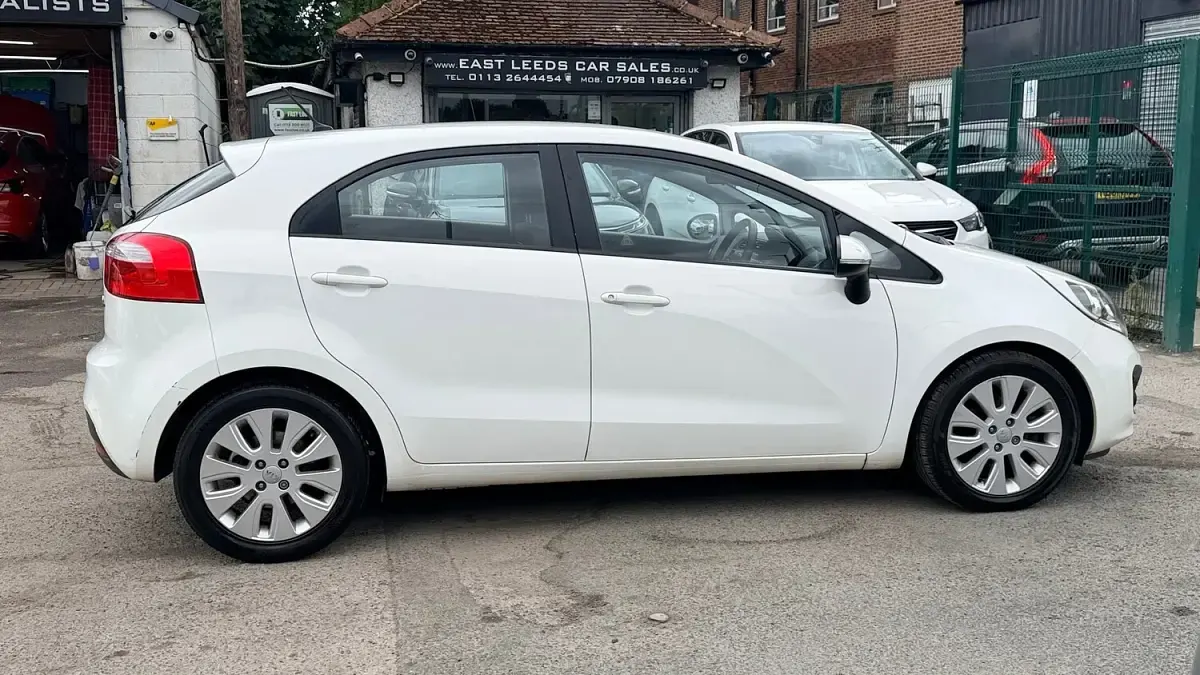 Used Kia Rio 90 HP (66 kW) 2013 White Hatchback