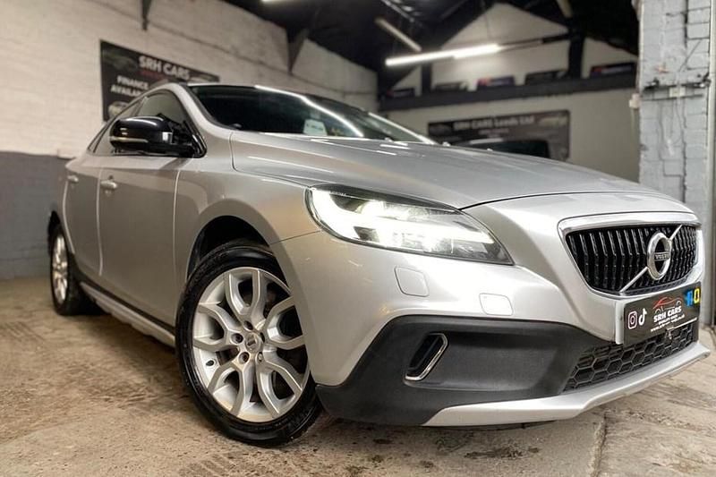 Used 2017 Volvo V40 CC Pro Estate | £7,999 (Fair price) - Image 1/1
