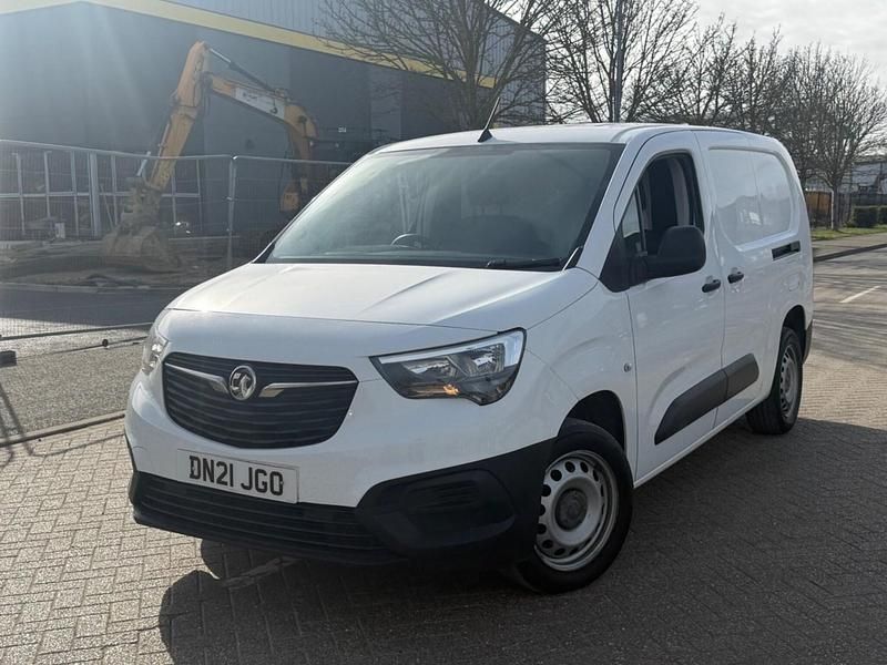 Used Vauxhall Combo 100 HP (73 kW) 2021 White MPV
