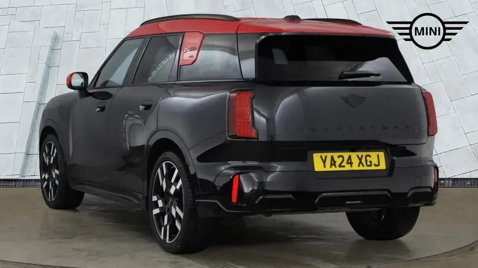 Używany Mini Countryman 215 KM (158 kW) 2024 Czarny SUV
