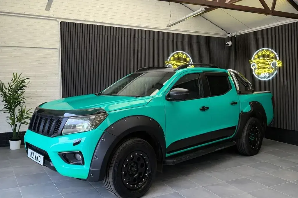Used Nissan Navara Tekna 2017 Silver Pickup