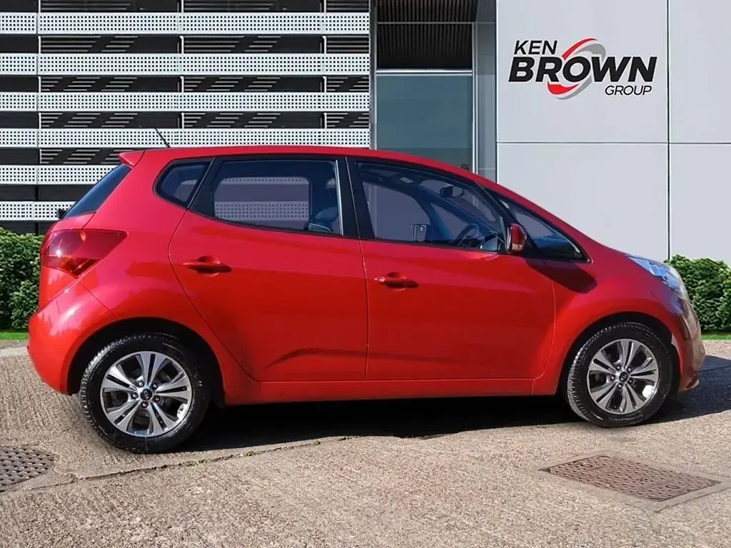 Used Kia Venga 125 HP (91 kW) 2018 Red Hatchback