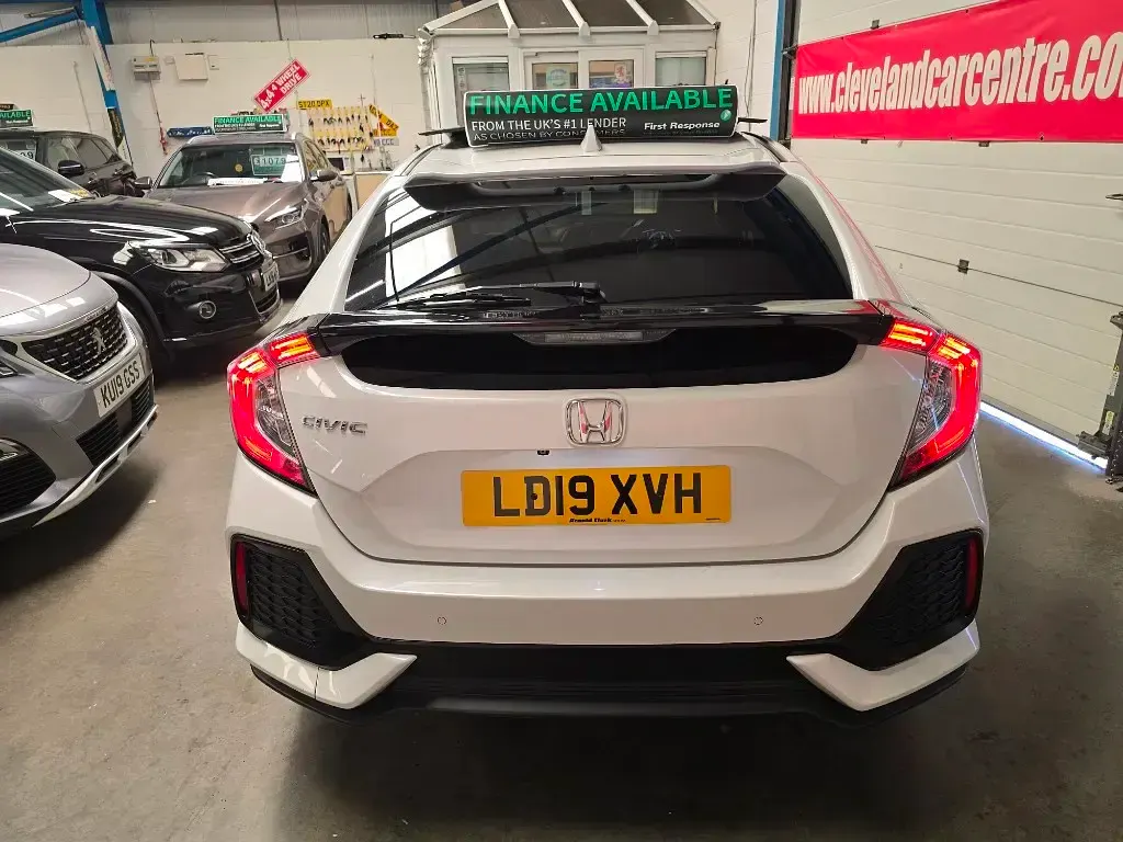 Used Honda Civic EX 120 HP (88 kW) 2019 White Hatchback