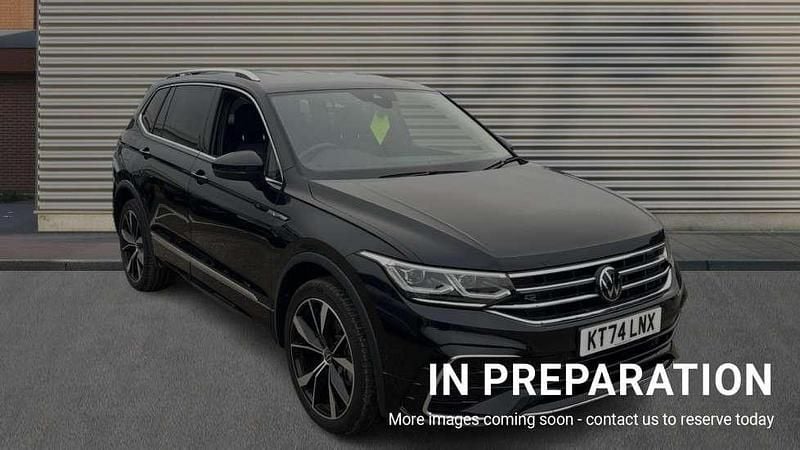 Deep black pearlescent Used 2025 VW Tiguan Allspace R-line SUV | £34,167 (Fair price) - Image 1/4