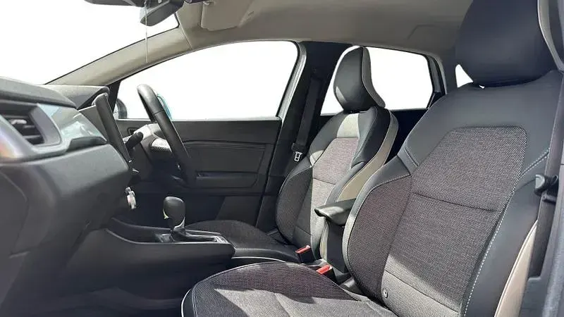 Used Renault Captur Techno 142 HP (104 kW) 2023 White/black SUV